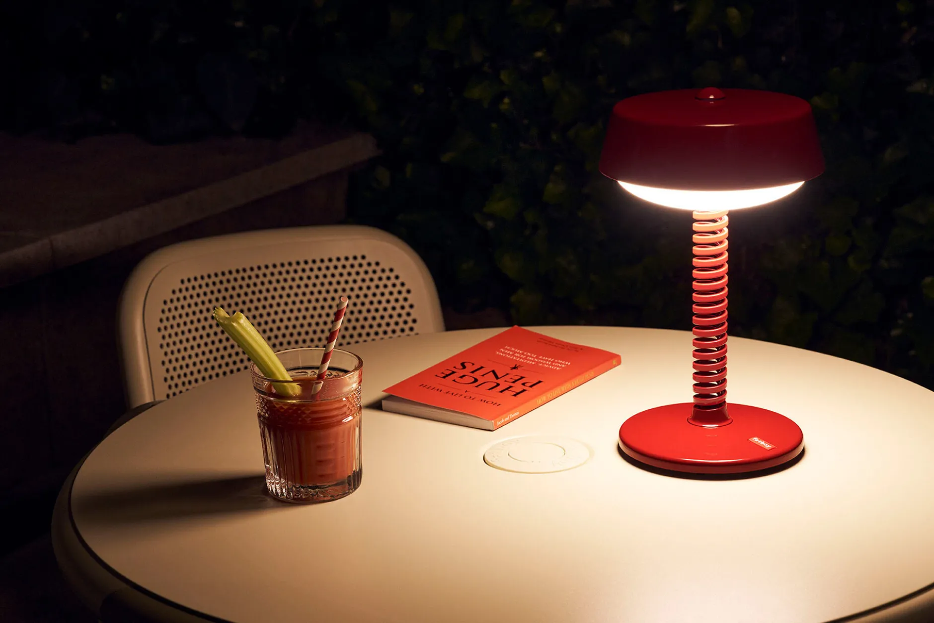 Bellboy Kabellose Tischlampe, rot, 18x18x30 cm