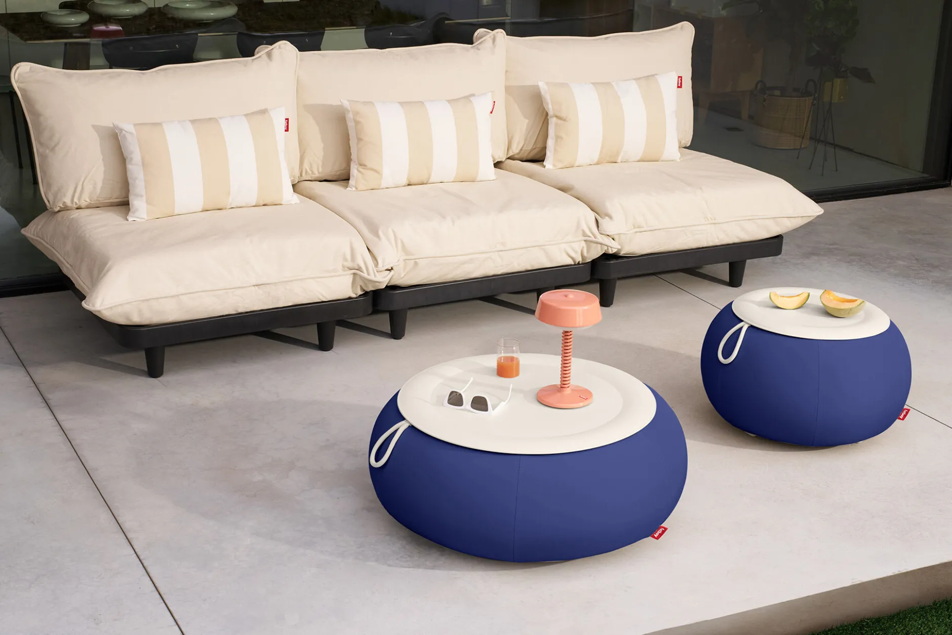 Dumpty Outdoor Outdoor-Beistelltische, blau, 78x78x21 cm
