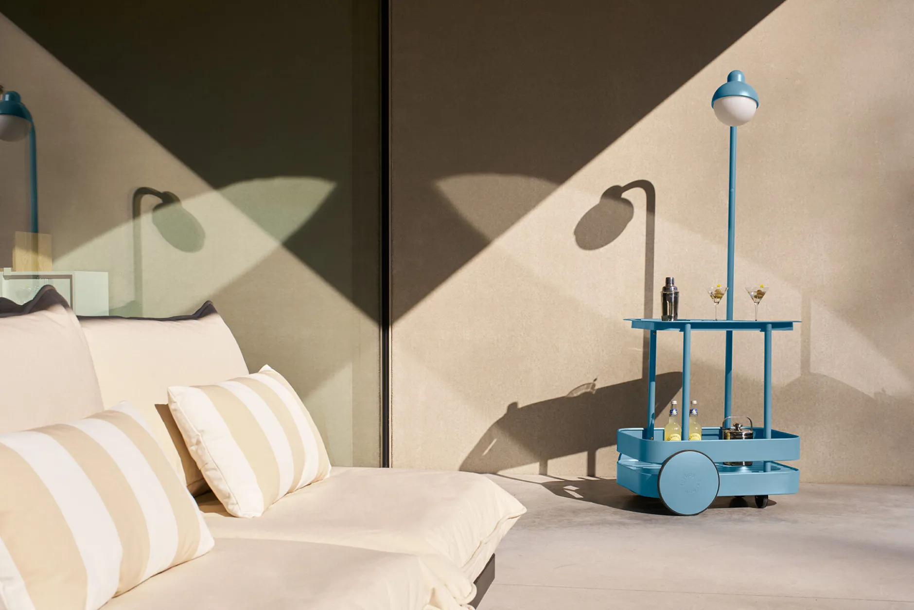Jolly Trolley Mobile Bartisch, blau, 78x55x200 cm