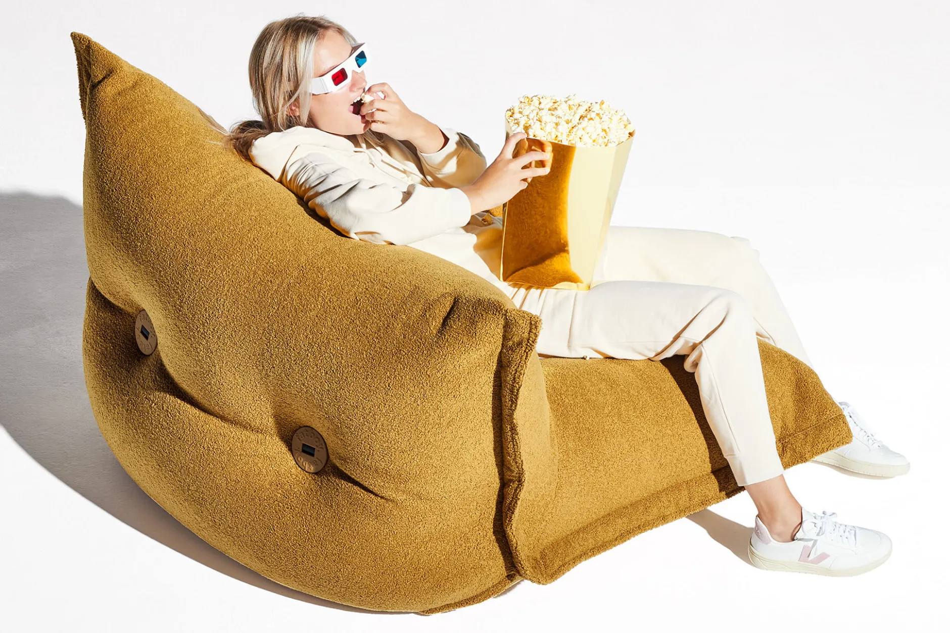 the BonBaron Sherpa Loungesessel, gold, 120x120x75 cm