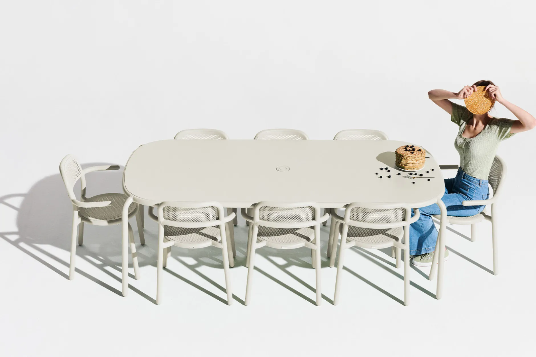Toní Tablo Großer Gartentisch, beige, 220x99x76 cm