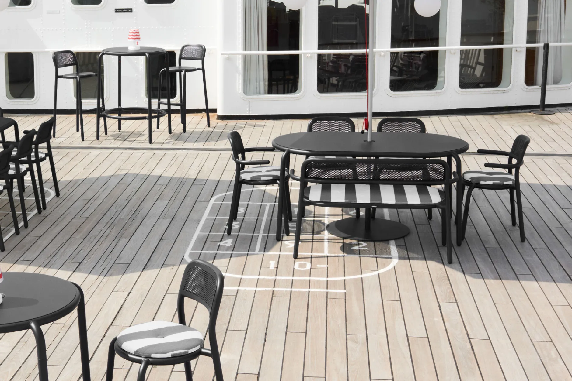 Toní Tavolo Gartentisch, schwarz, 160x90x76 cm